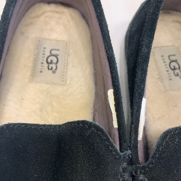 UGG - US 8 black genuine leather slippers shearling - Picture 2 of 6